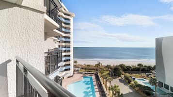 South Tower Angle Ocean View Deluxe Three Bedroom Condo | Terraza o patio