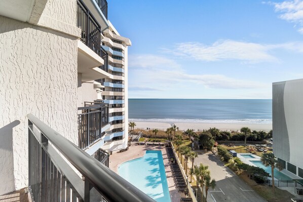 South Tower Angle Ocean View Deluxe Three Bedroom Condo | Terrazza/patio