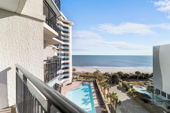 South Tower Angle Ocean View Deluxe Three Bedroom Condo | Terassi/patio