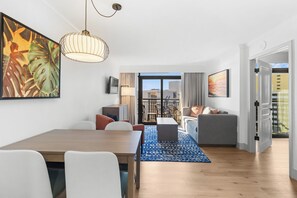 South Tower Angle Ocean View Deluxe One Bedroom Condo | Coin séjour