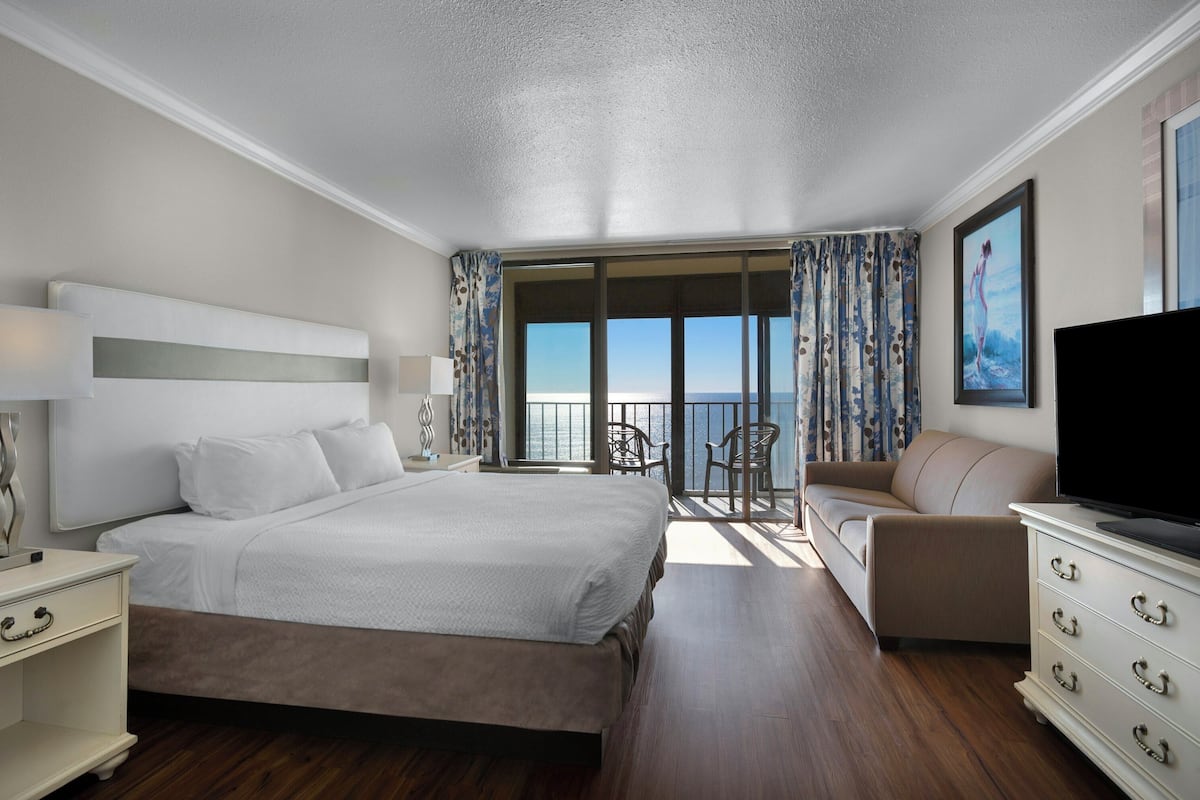 Oceanfront King Room | 1 bedroom, in-room safe, blackout drapes, iron/ironing board