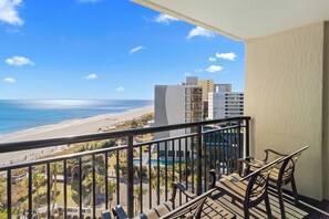 South Tower Angle Ocean View Deluxe Two Bedroom Condo | Terraza o patio