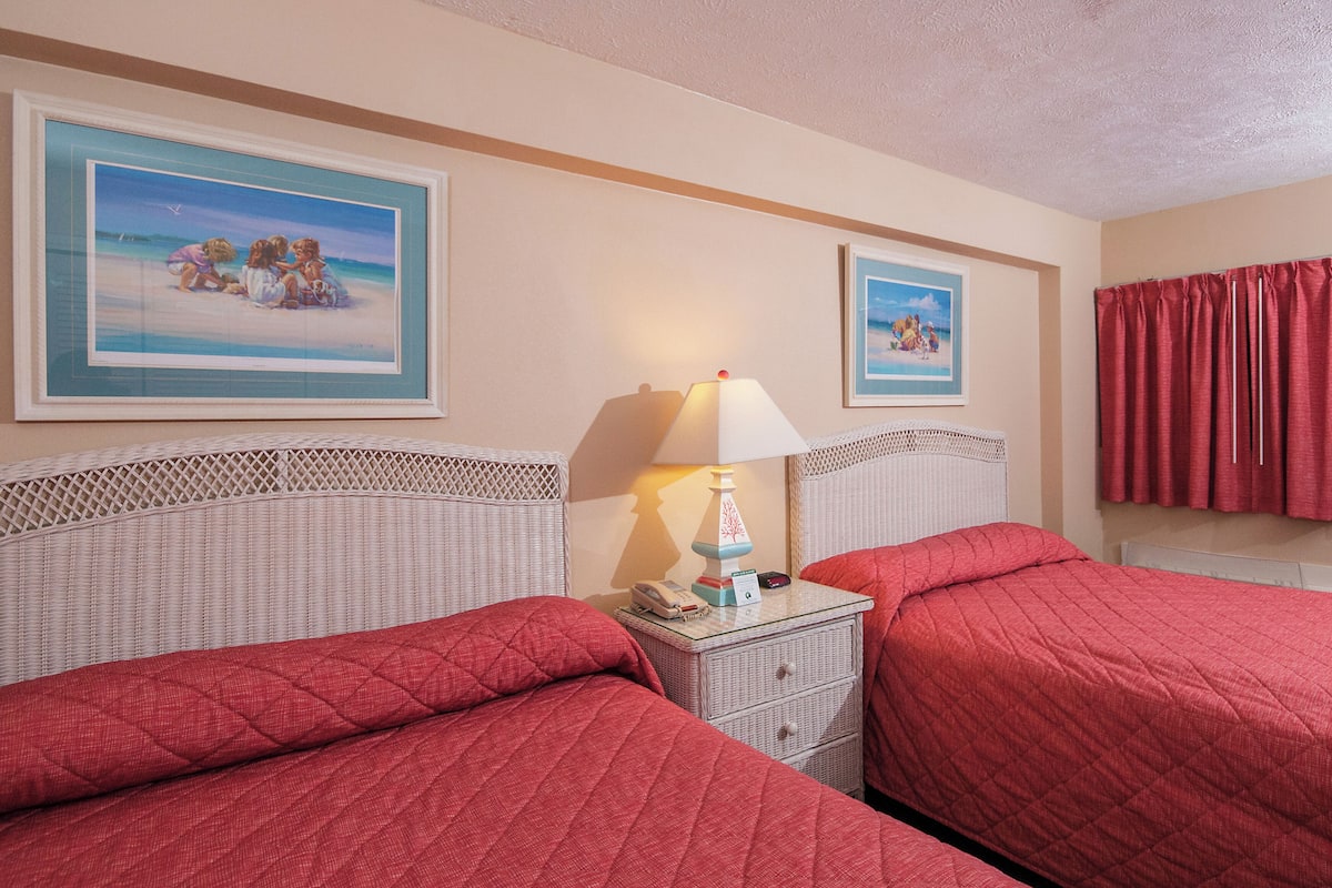 Savoy Oceanfront Suite | In-room safe, blackout drapes, iron/ironing board, WiFi (free)