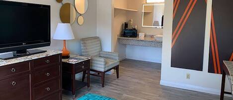 Room, 1 Queen Bed, Non Smoking | Desk, laptop workspace, blackout drapes, iron/ironing board