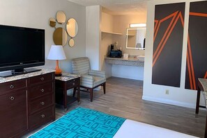 Room, 1 Queen Bed, Non Smoking | Desk, laptop workspace, blackout drapes, iron/ironing board