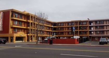 Howard Johnson by Wyndham Reno Downtown