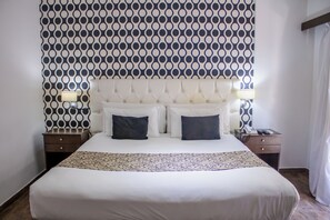 Superior Room | Hypo-allergenic bedding, down comforters, pillowtop beds, minibar