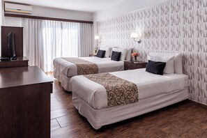 Hypo-allergenic bedding, down duvets, pillow-top beds, minibar - Ker Belgrano Hotel (Buenos Aires)
