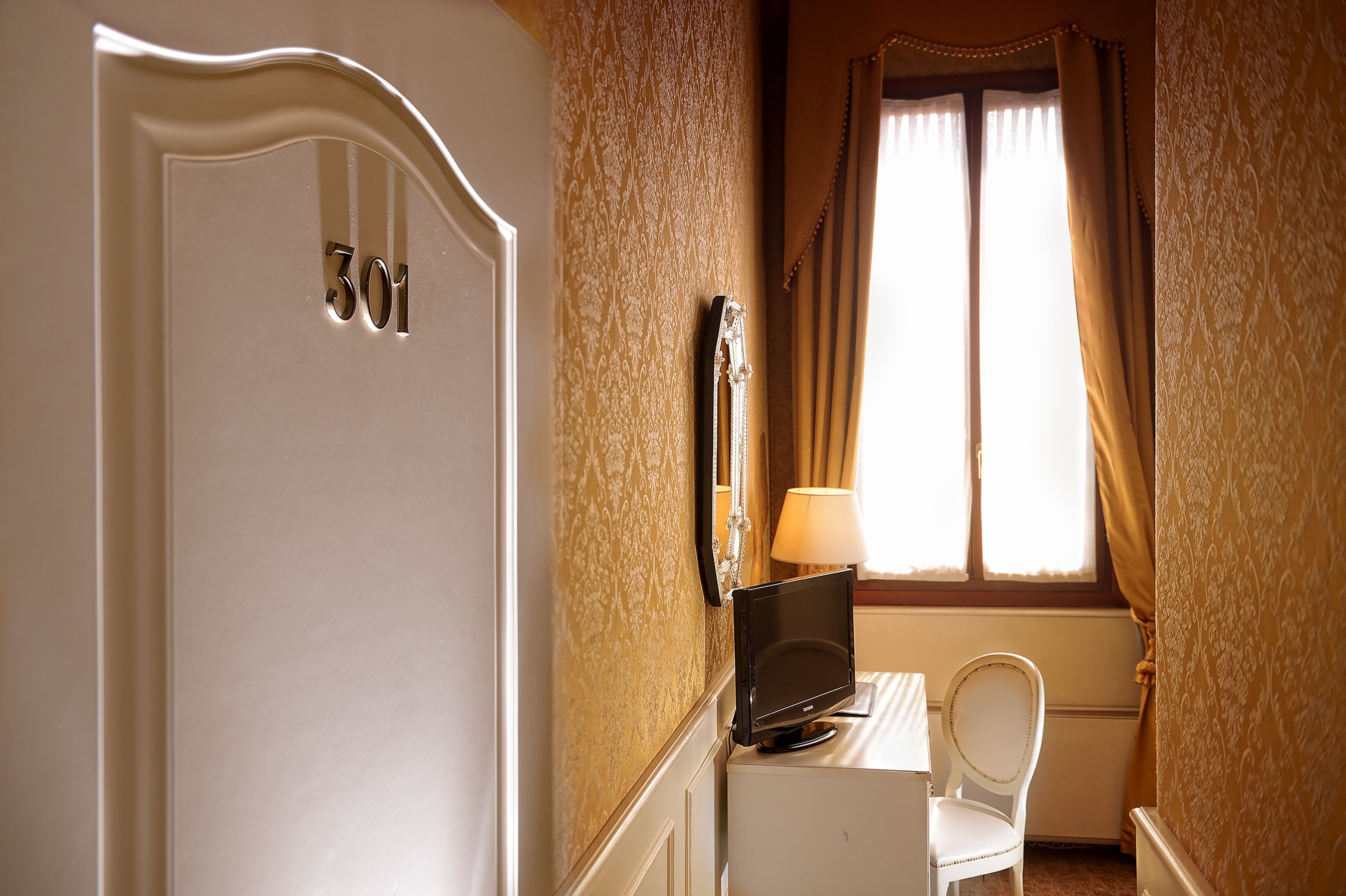 1 bedroom, frette italian sheets, premium bedding, down duvets