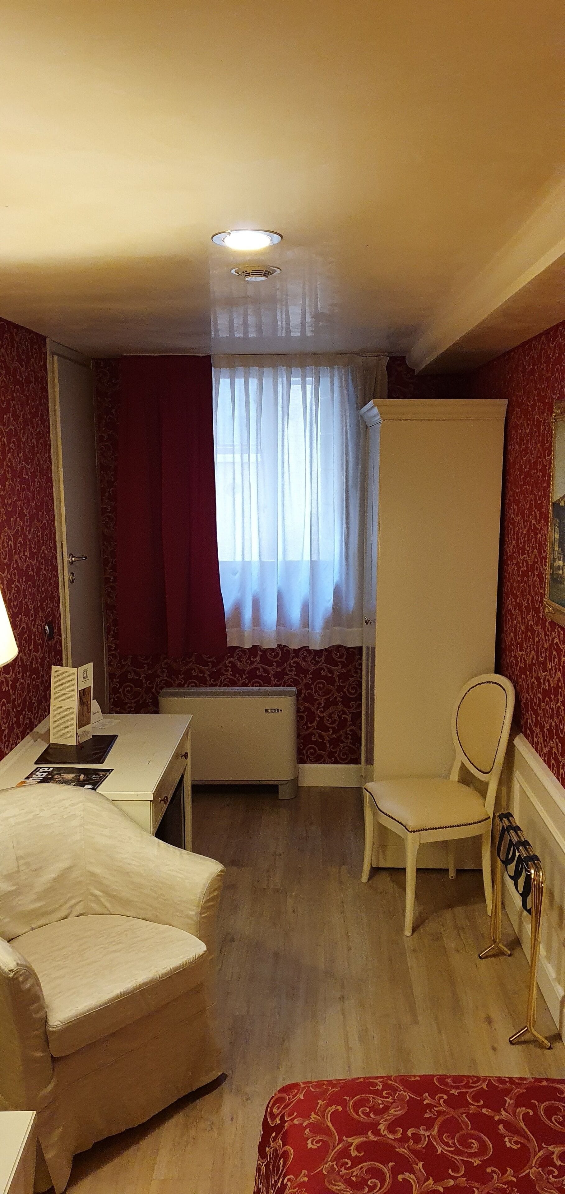 1 bedroom, frette italian sheets, premium bedding, down duvets