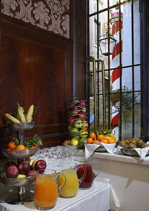 Daily buffet breakfast (EUR 25 per person)