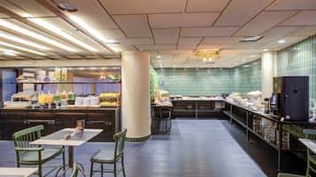 Daily buffet breakfast (BRL 39 per person)