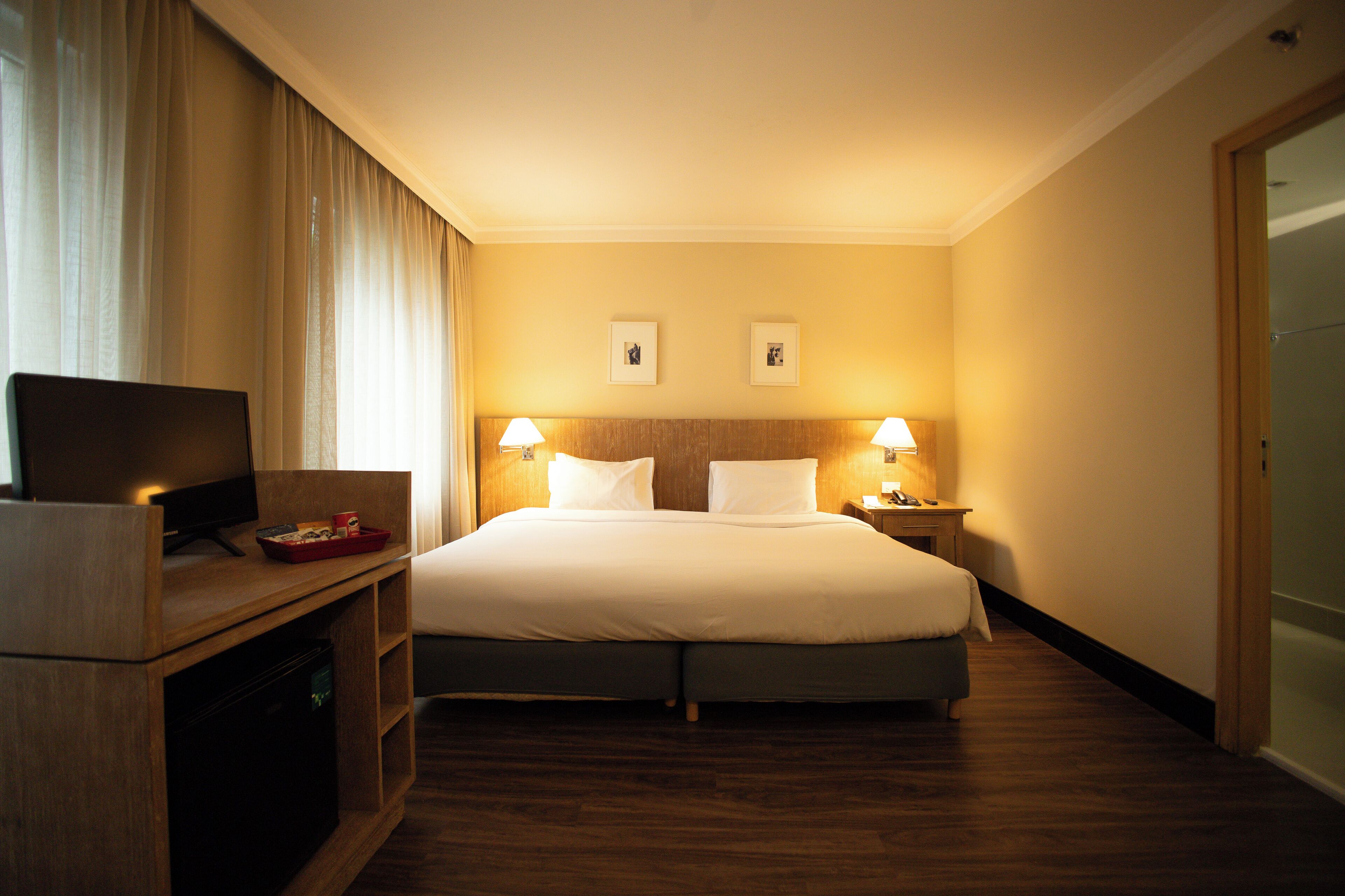 1 bedroom, hypo-allergenic bedding, minibar, in-room safe