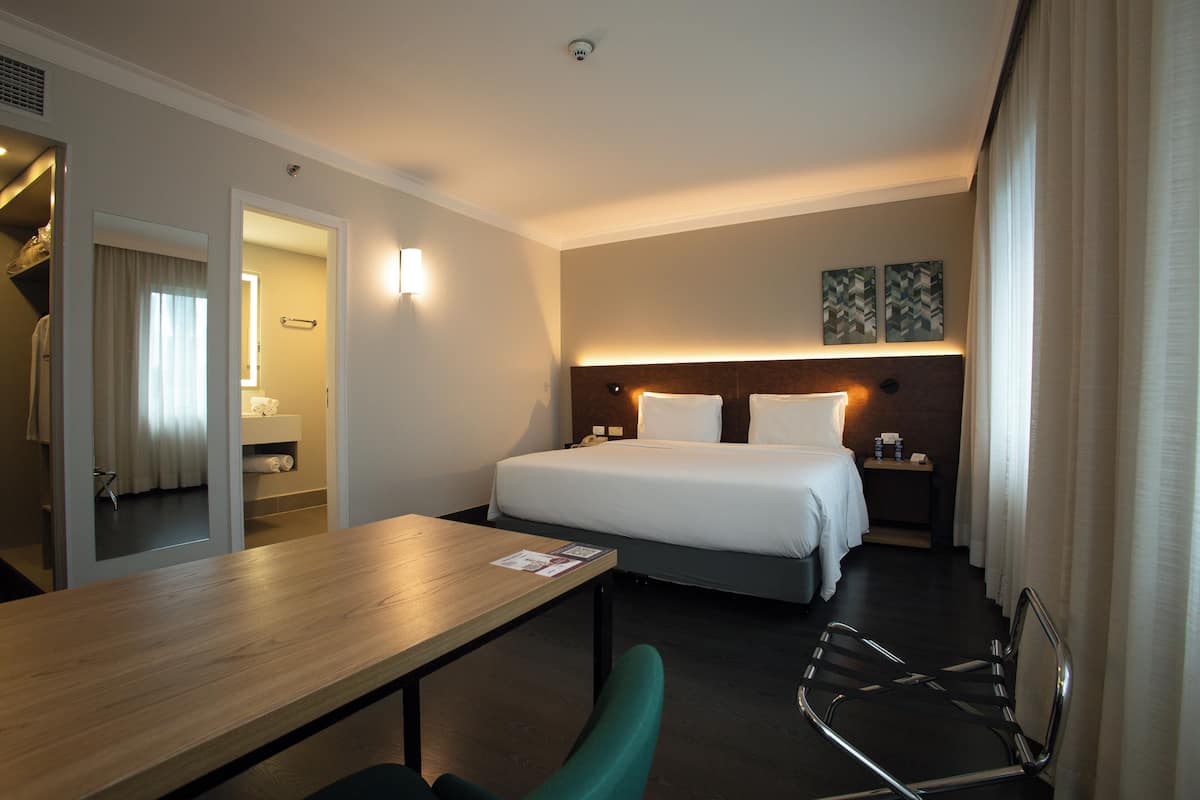 Business Class Queen | 1 slaapkamer, hypoallergeen beddengoed, een minibar