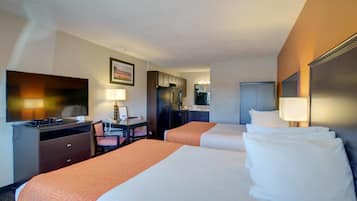 Business Suite | In-room safe, blackout drapes, soundproofing, iron/ironing board