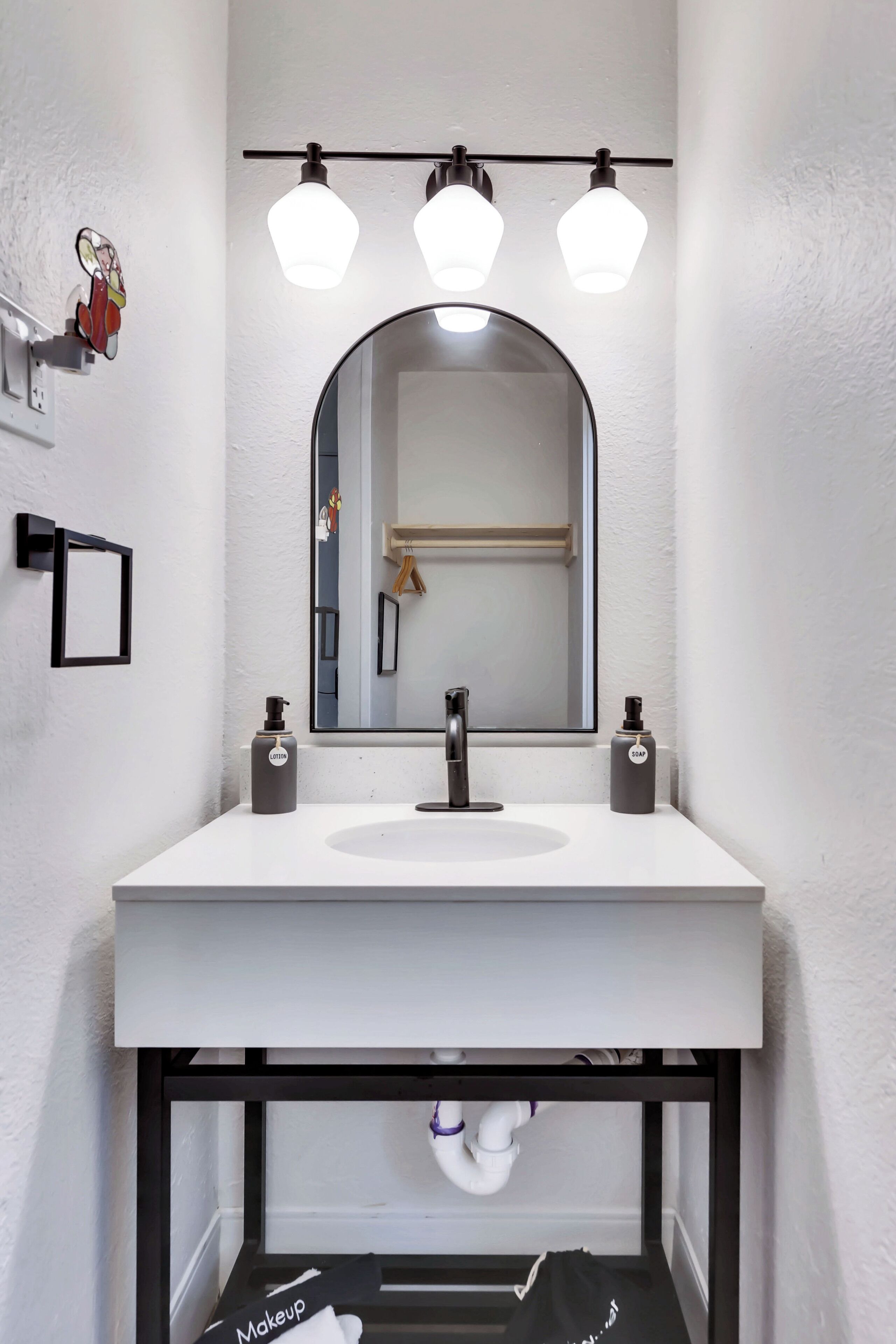 Hotel McCoy - Art, Libations, Pool Society