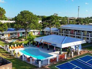 Exterior - Hotel McCoy - Art, Libations, Pool Society (College Station)