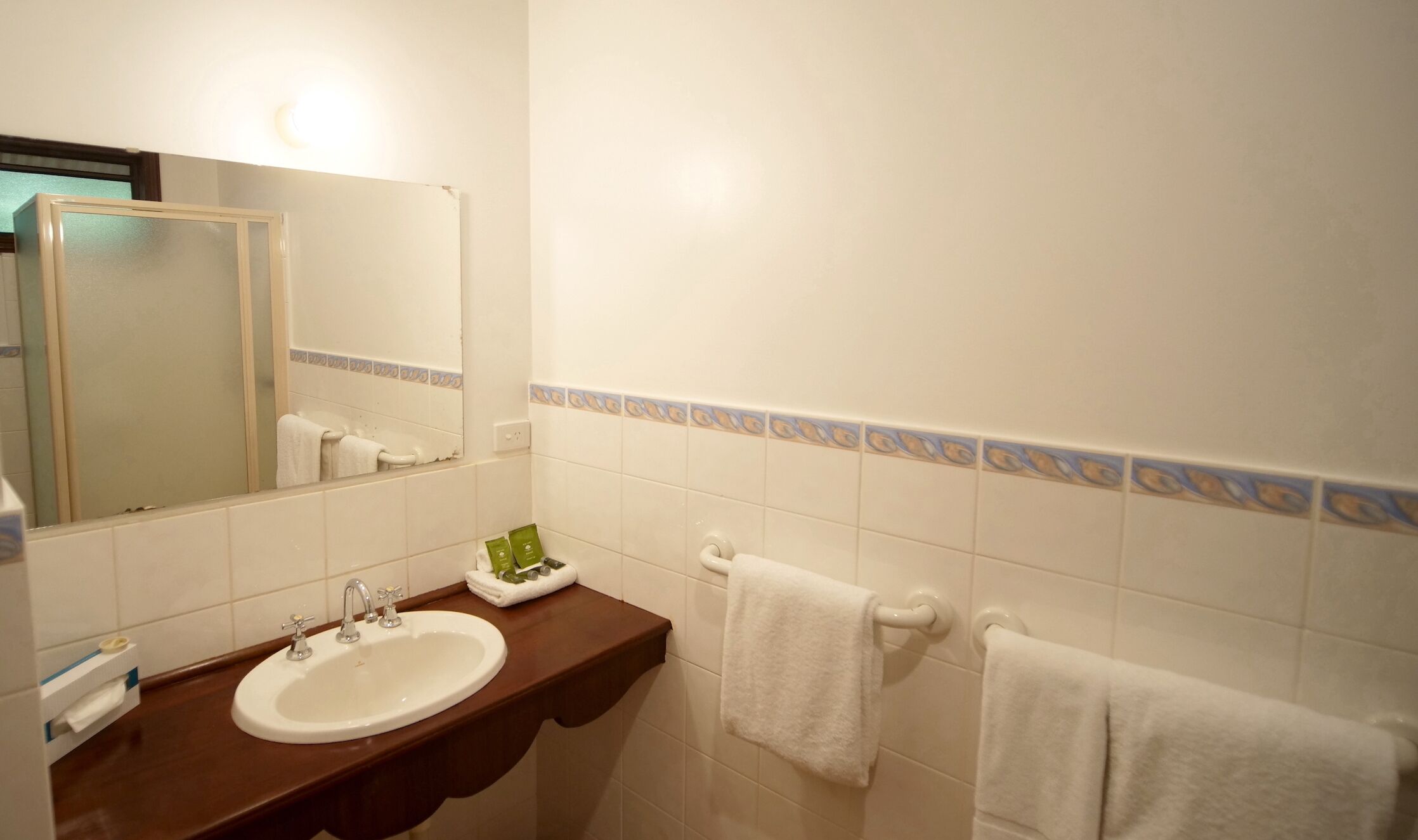 king room | bathroom | free toiletries, hair dryer, towels