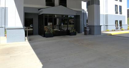 Super 8 by Wyndham Crossville TN
