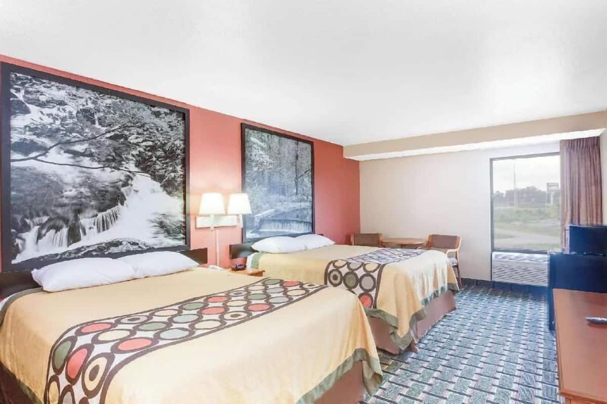 Iron/ironing board, free WiFi, bed sheets