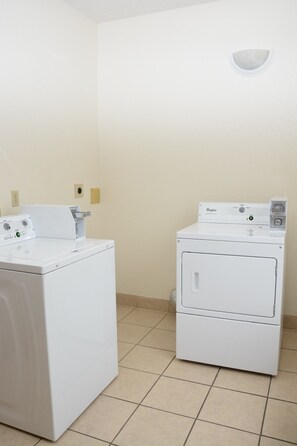 Laundry room - Super 8 by Wyndham Corydon (Corydon)