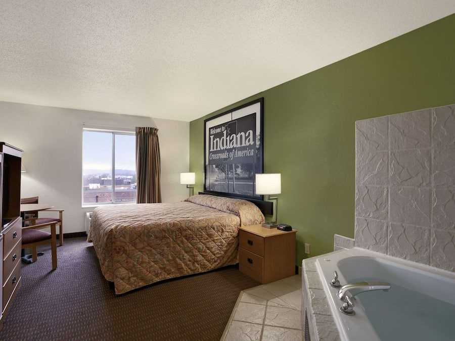 Deluxe Studio Suite, 1 King Bed, Non Smoking, Hot Tub | Desk, laptop workspace, blackout drapes, cribs/infant beds