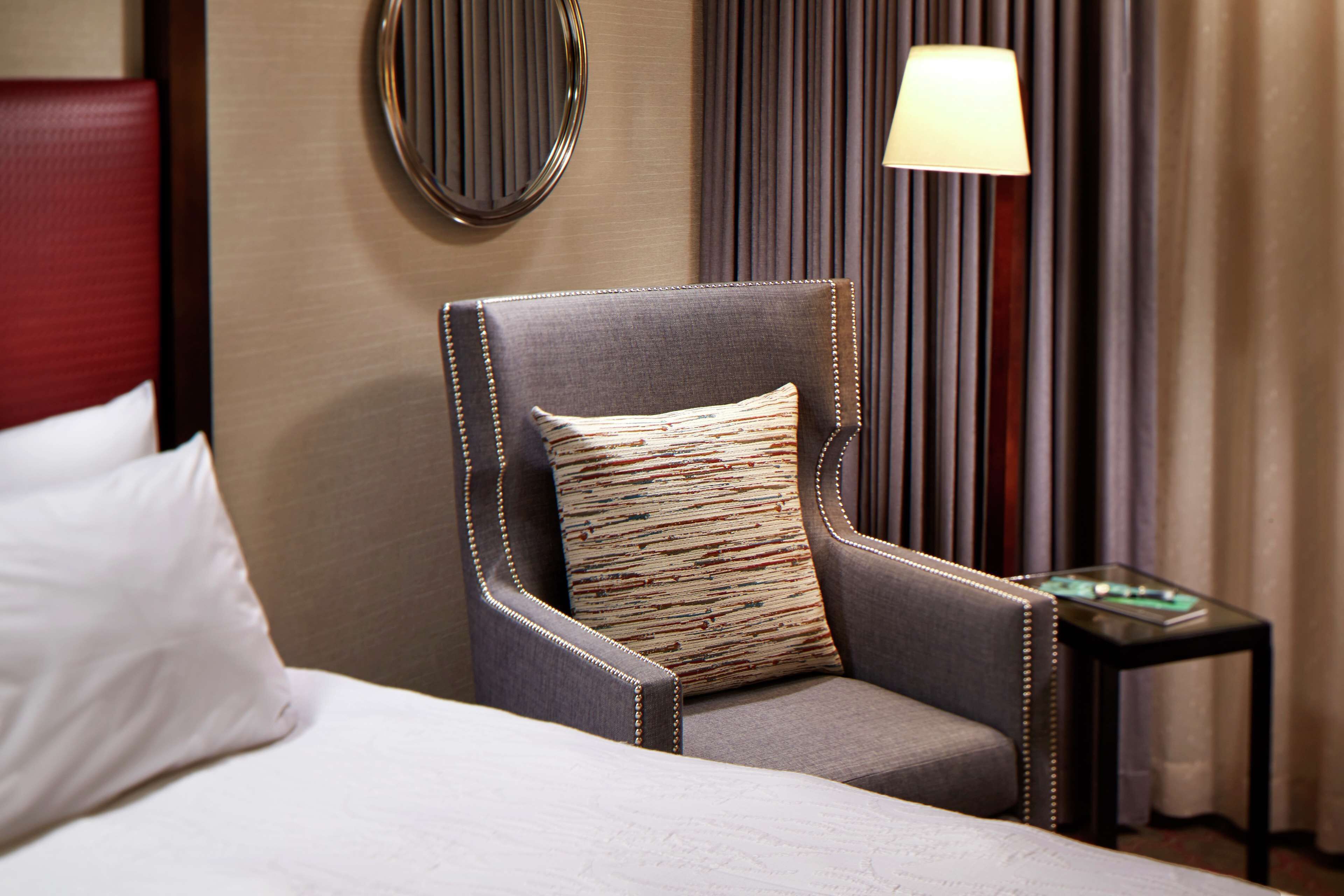 47-inch tv with cable channels, mp3 dock