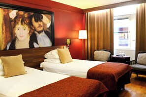 Phòng 2 giường đơn Tiêu chuẩn | Bàn, nôi/giường cho trẻ sơ sinh (phụ phí) 