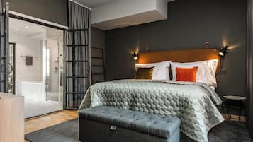 Suite, 1 Double Bed, Non Smoking | Desk, cribs/infant beds, rollaway beds, bed sheets