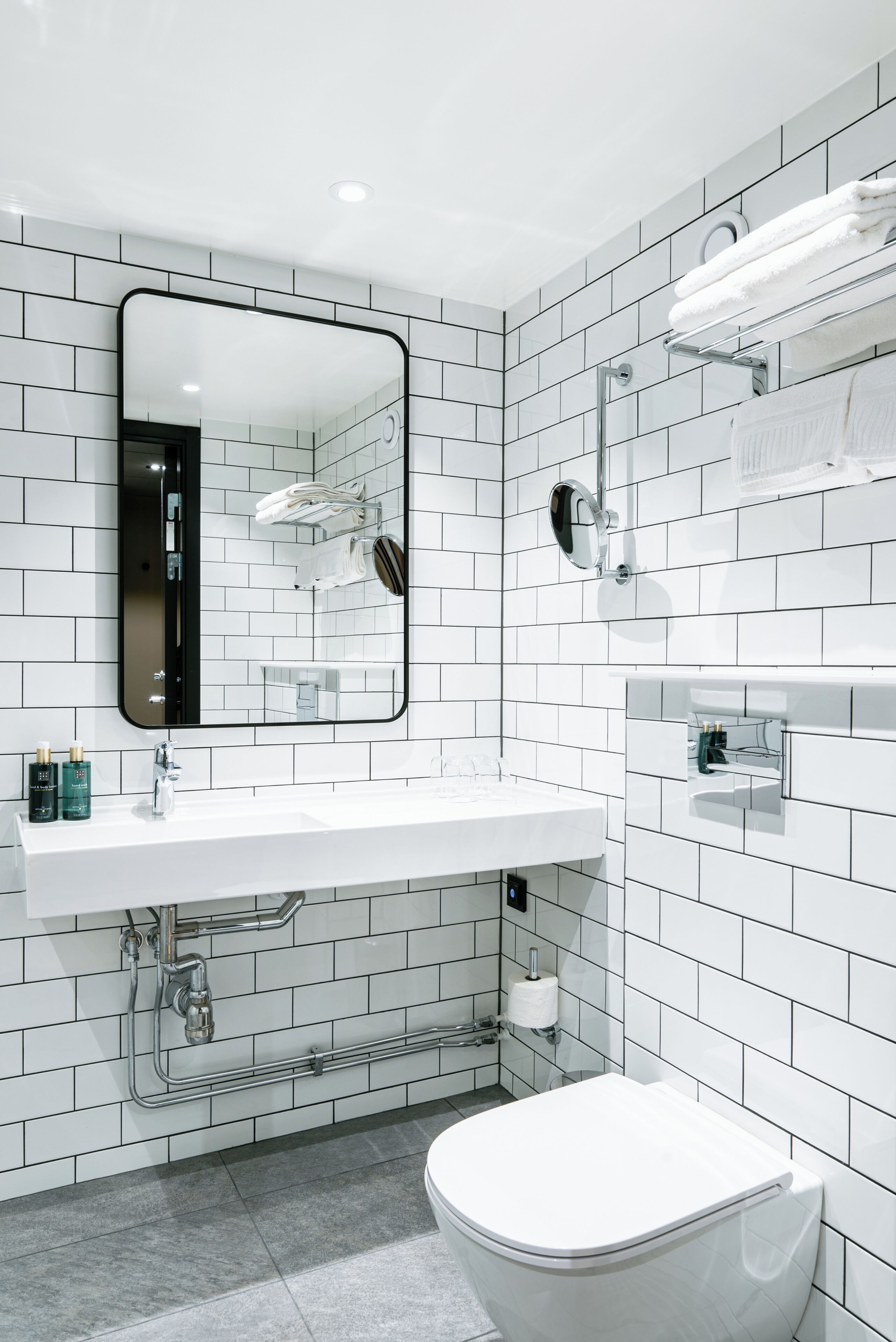 deluxe room, 1 double bed, non smoking | bathroom | shower, hair dryer, towels