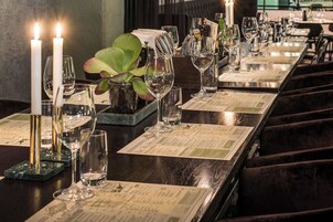 供应早餐、午餐和晚餐