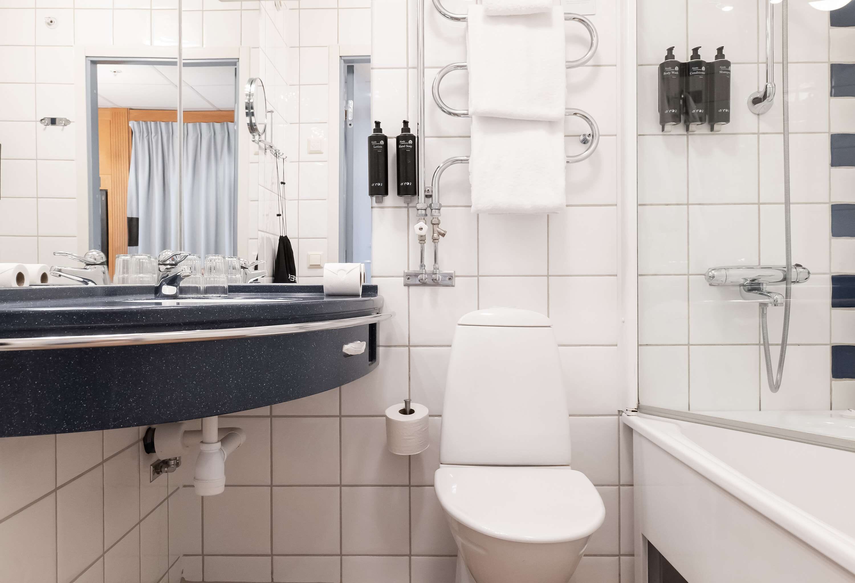 superior room, 1 queen bed, non smoking | bathroom | eco-friendly toiletries, hair dryer, towels