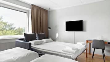 Family Room, 2 Twin Beds, Non Smoking (with Sofabed) | Hypo-allergenic bedding, desk, laptop workspace, blackout drapes