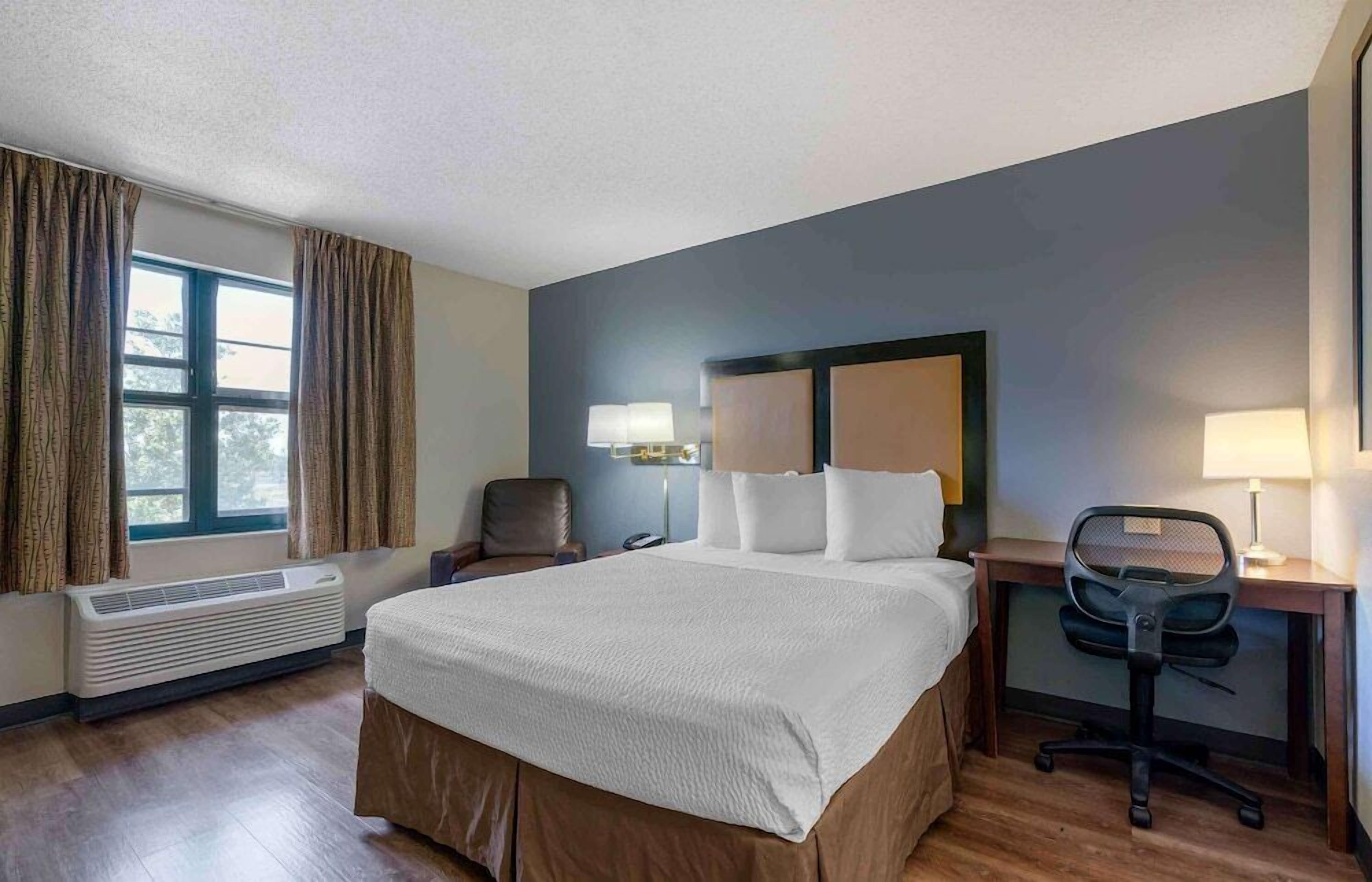 Desk, iron/ironing board, free WiFi, bed sheets