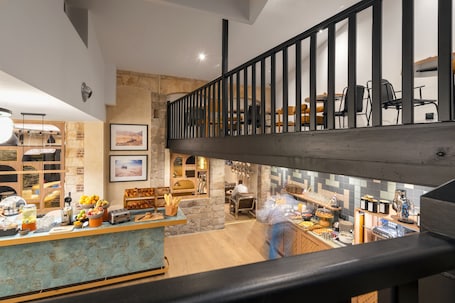 Desayuno buffet diario (EUR 26 por persona). Hotel Maison Louise Lille Centre - Handwritten Collection