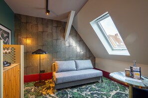 Suite Deluxe, 1 cama de matrimonio con sofá cama | Ropa de cama de alta calidad, minibar, caja fuerte