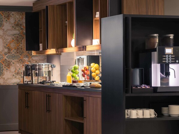 Daily buffet breakfast (EUR 19.5 per person)