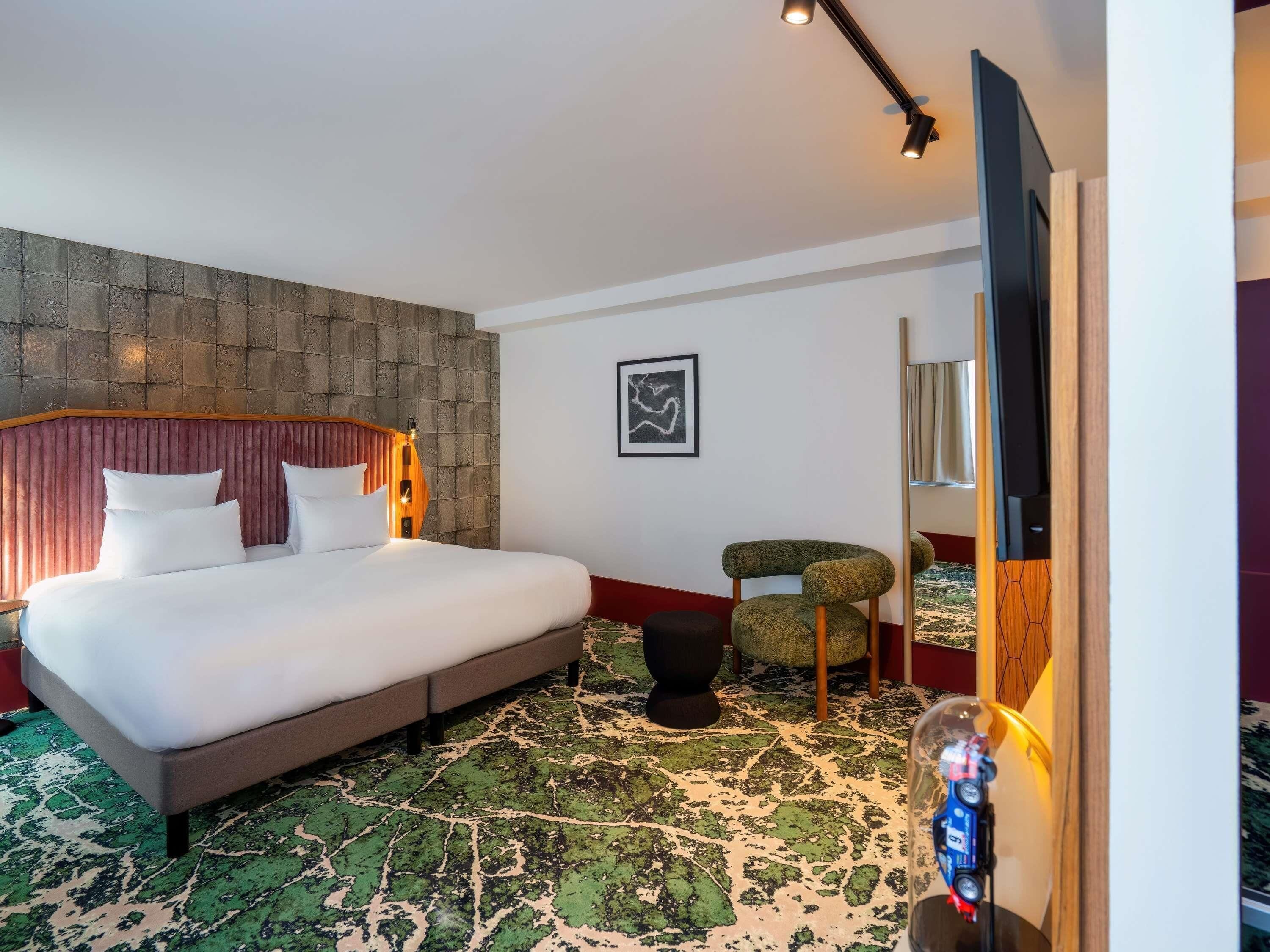Ropa de cama de alta calidad y minibar 