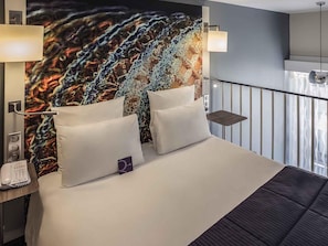 Roupas de cama premium, frigobar, cofres nos quartos