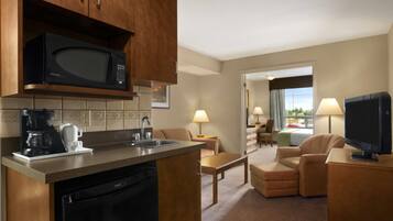 1 slaapkamer, een bureau, een strijkplank/strijkijzer, gratis babybedden