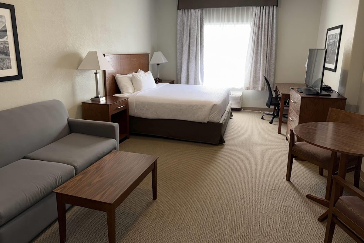 1 bedroom, desk, iron/ironing board, free cots/infant beds