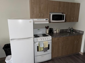 1 bedroom, desk, iron/ironing board, free cribs/infant beds