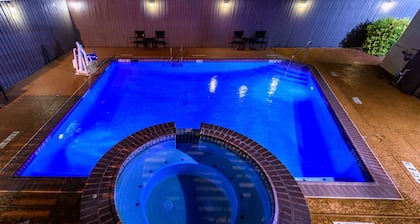Holiday Inn Express Hotel & Suites Bastrop by IHG