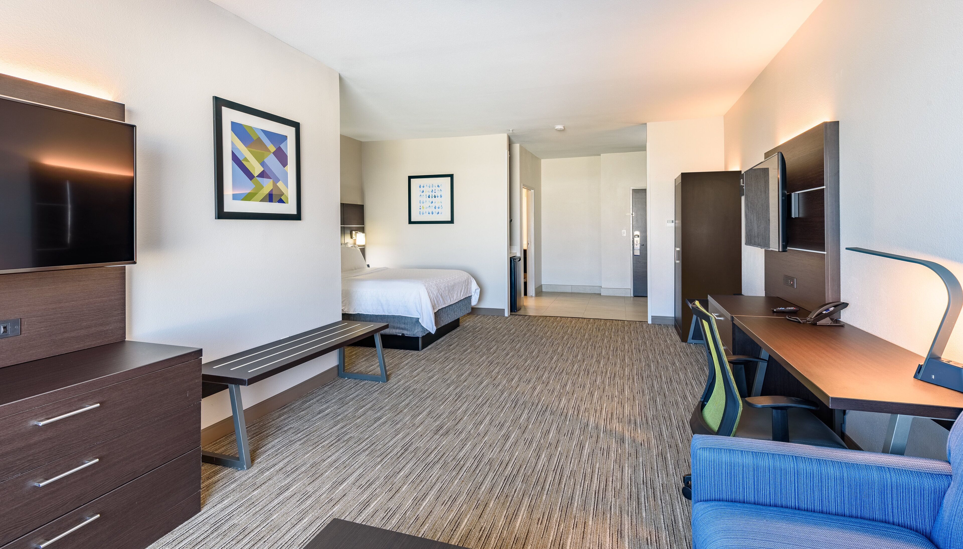 suite, multiple beds | desk, laptop workspace, iron/ironing board, cots/infant beds