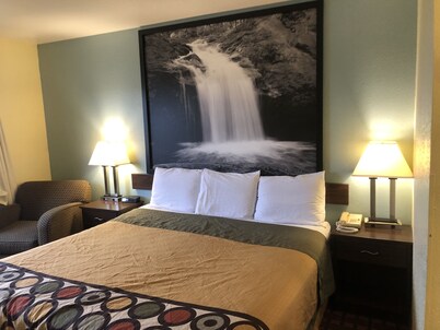 Super 8 by Wyndham Plover Stevens Point Area