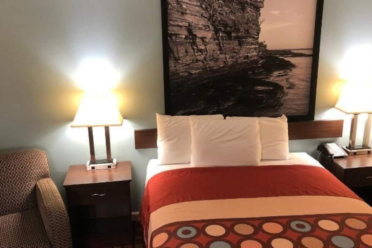 Desk, free cribs/infant beds, free WiFi, bed sheets