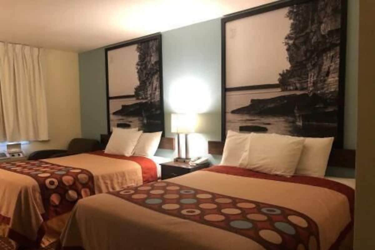 Desk, free cribs/infant beds, free WiFi, bed sheets