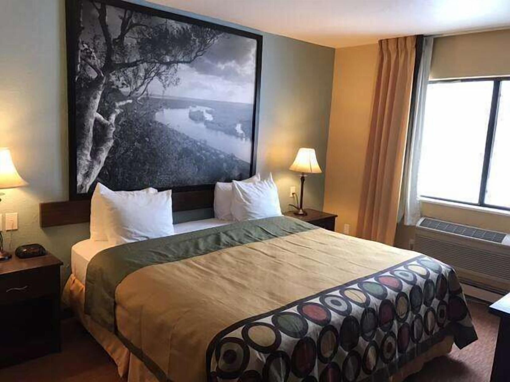 Desk, free cots/infant beds, free WiFi, bed sheets