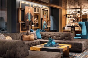 Lobby lounge