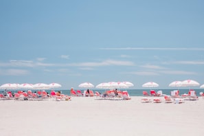 Una spiaggia nelle vicinanze